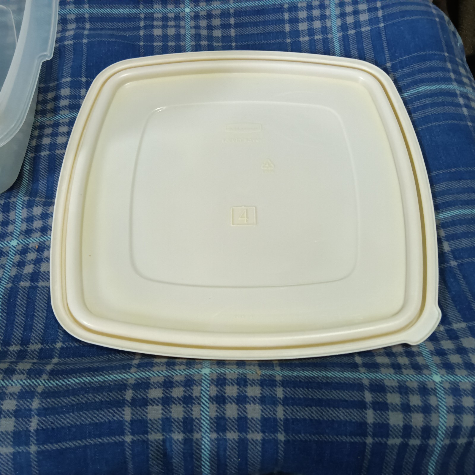 Vintage Rubbermaid Servin’ Saver #4 19 Cup Square Container Snap Lid almond