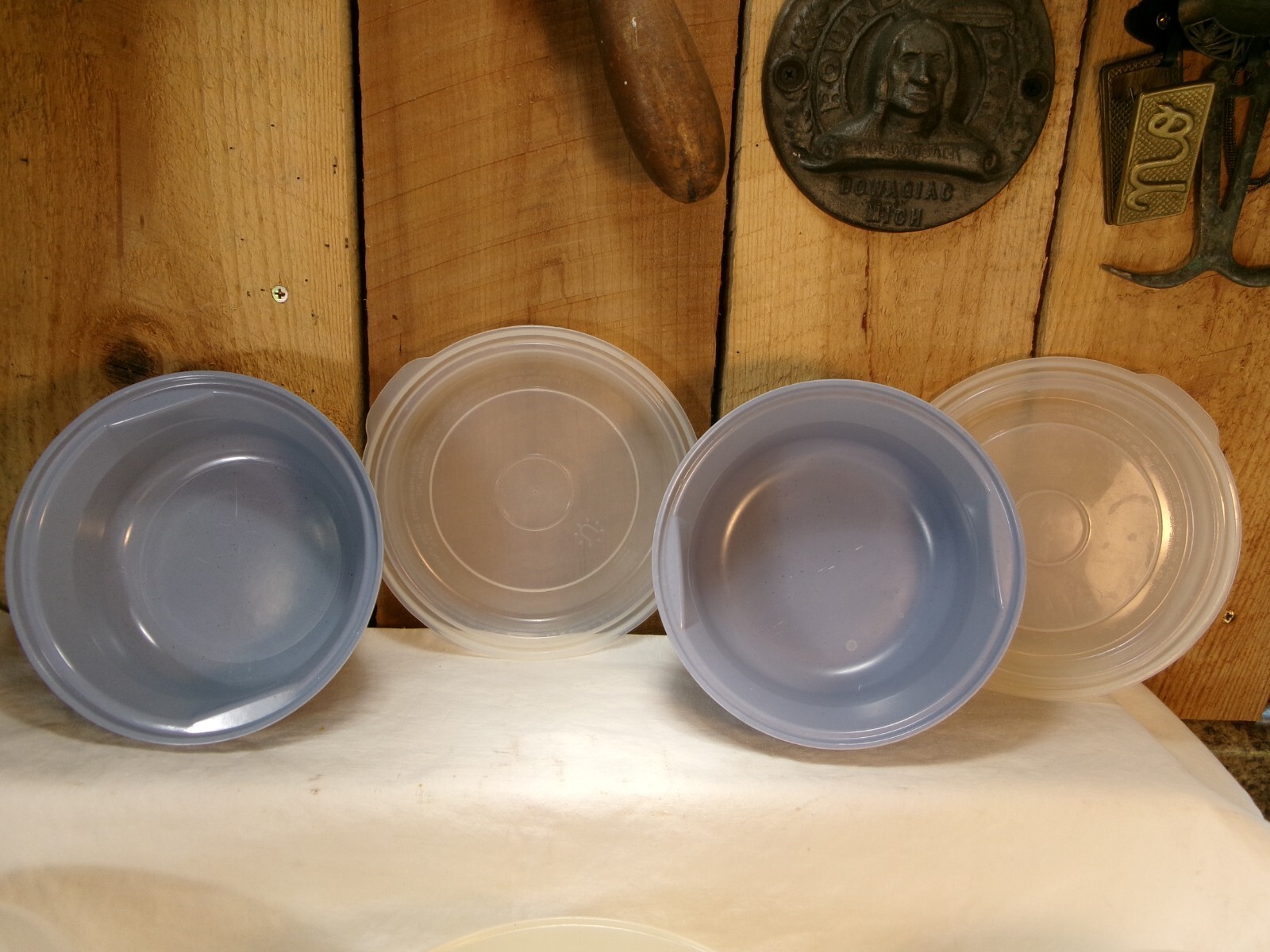 Lot of 5 Rubbermaid Food Storage Containers w/Lids 20oz, 32oz, (2)6 cups, 3.2qt