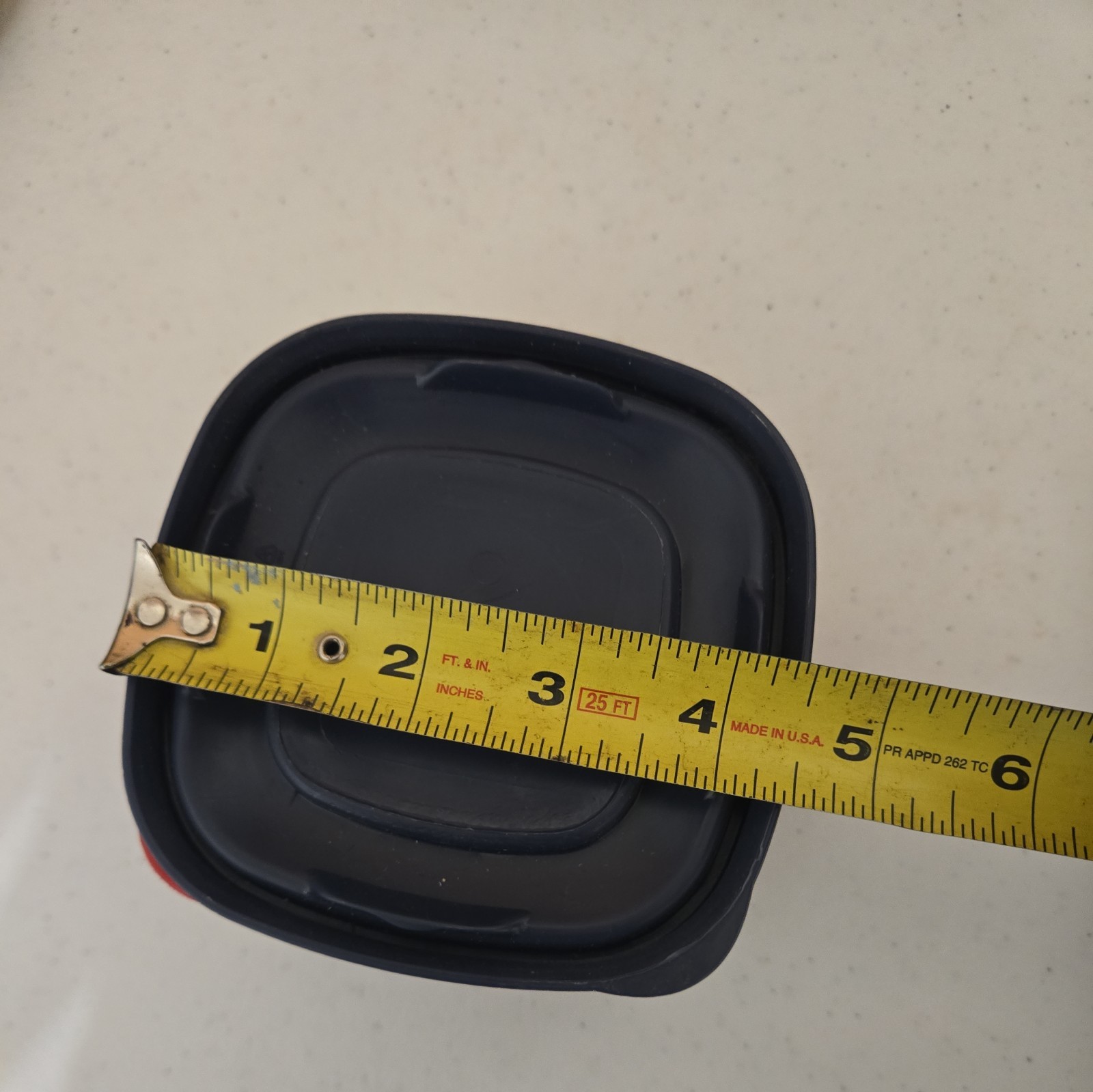 Rubbermaid Easy Find Replacement Lids #7J58 4 1/2″ Square Snap On ~ Lot of 9
