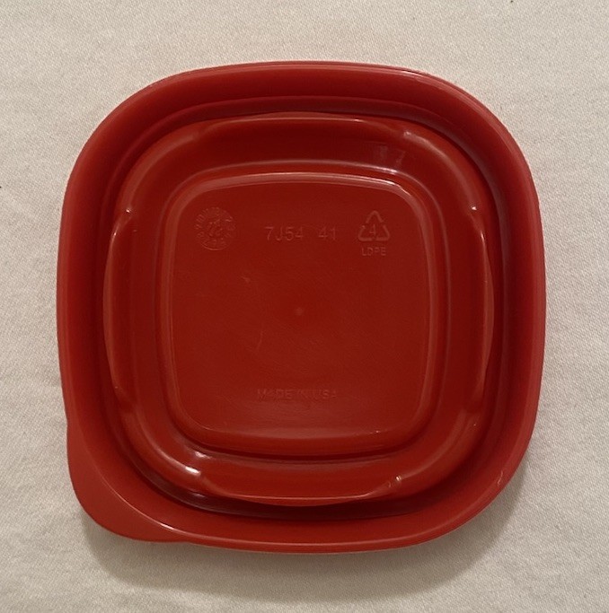 Rubbermaid Storage Container Square 4 oz Easy Find Red Lids-Clear #7J53 37 USA