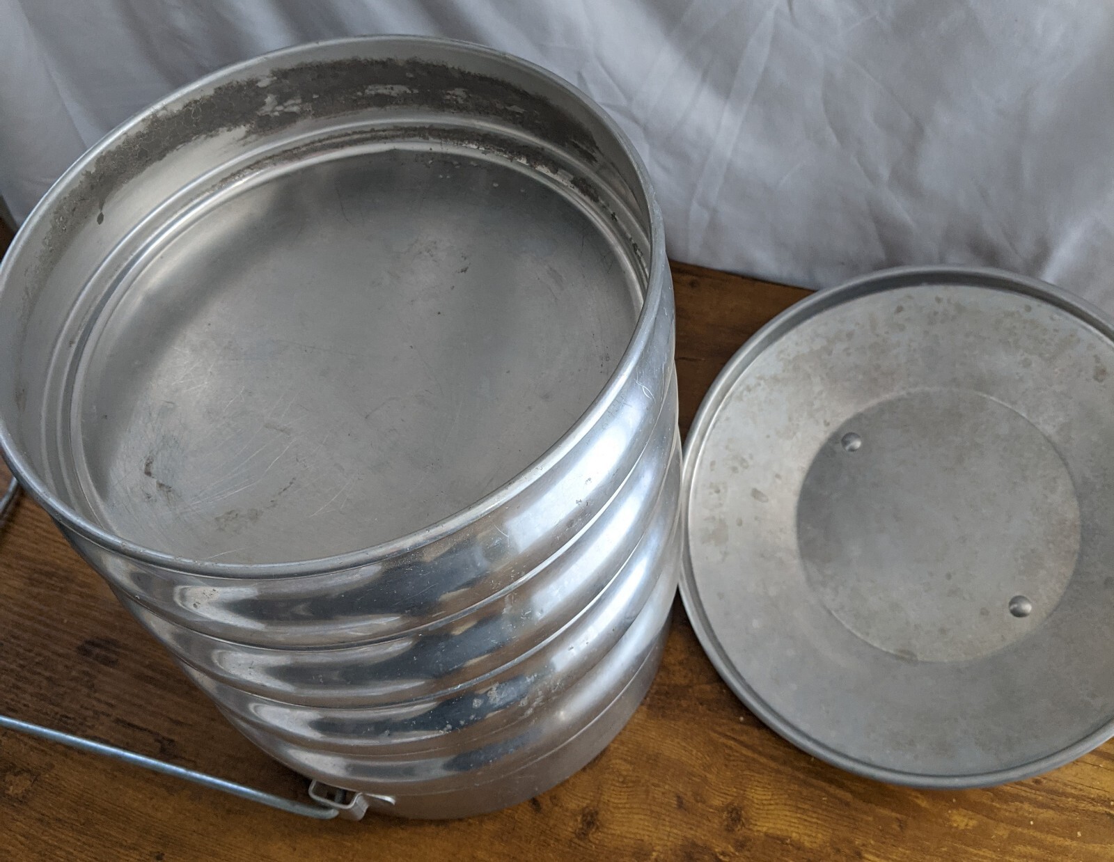 Vintage Regal Aluminum 5 Compartment Picnic Pack Cupcake Holder RV Storage