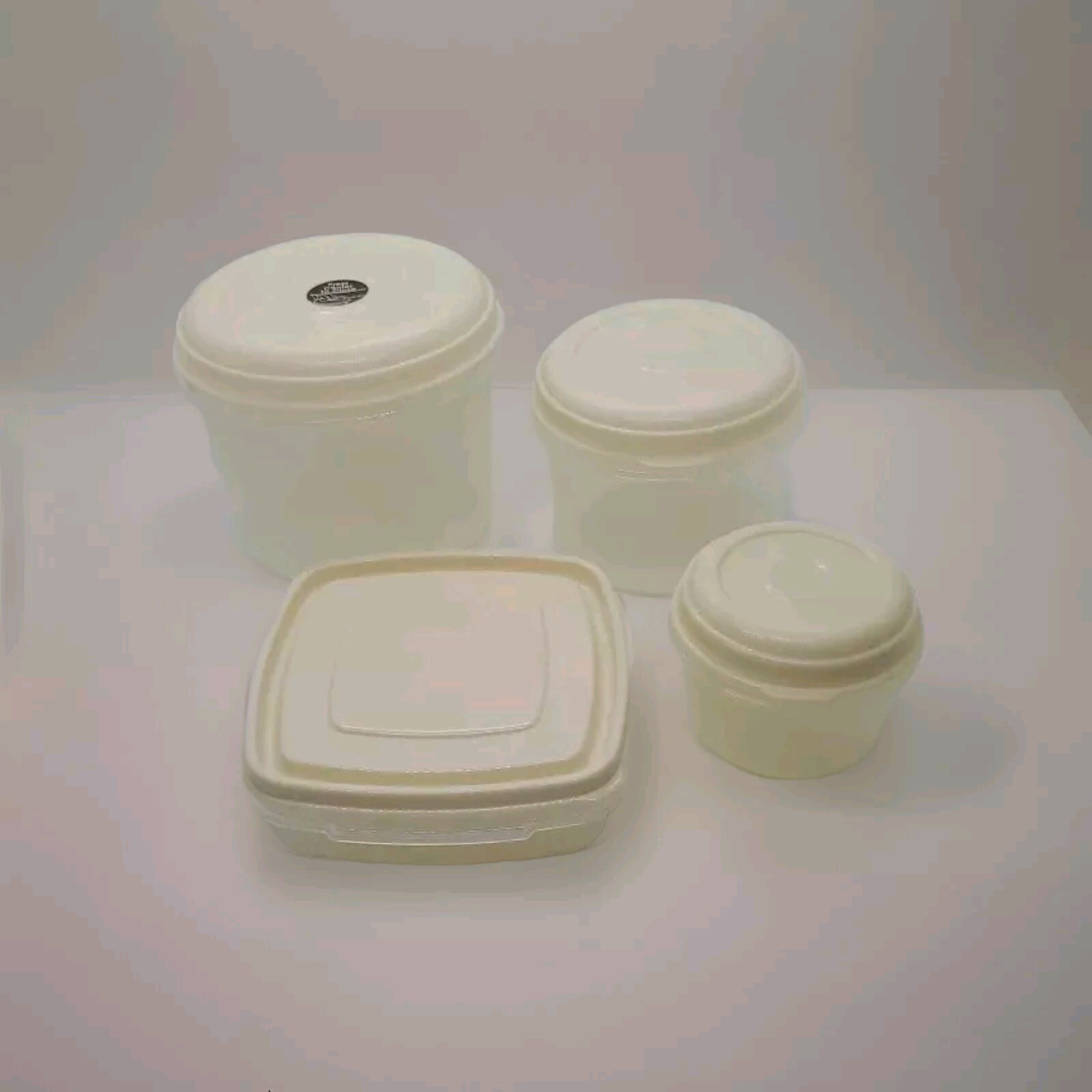 VTG Rubbermaid Servin’ Saver Round Square #1 6 7 8 Storage Container Nesting SET