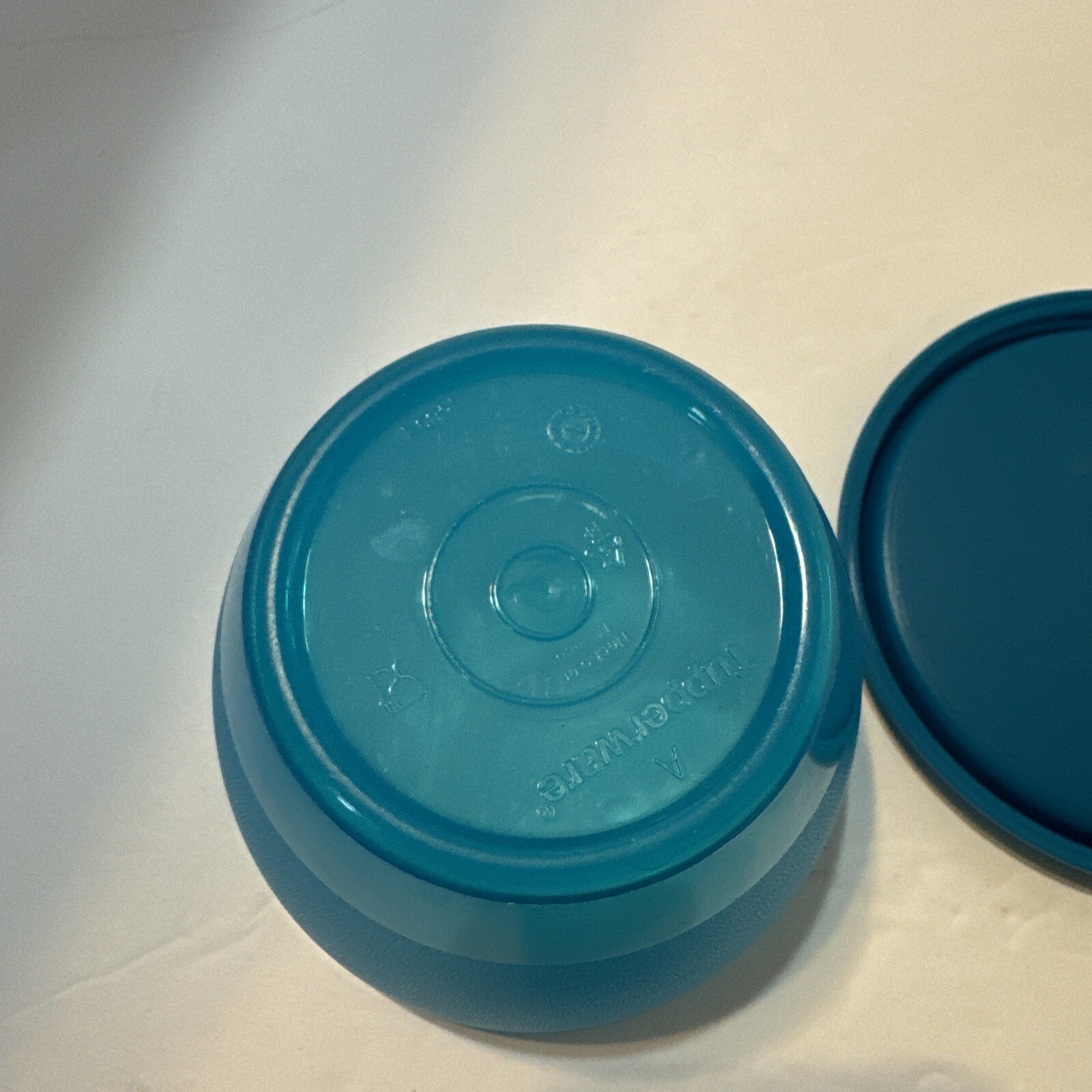 4 Tupperware Refrigerator Bowls 148D & 1286 Plus Seals Little Wonders Blue Aqua