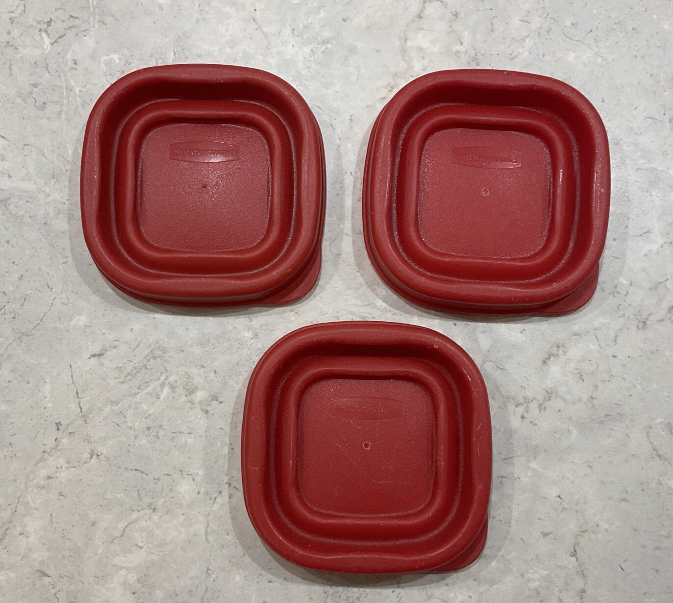 Rubbermaid 7J54 Red Replacement Lid Cover 2.25 Inch Square Lot of 3