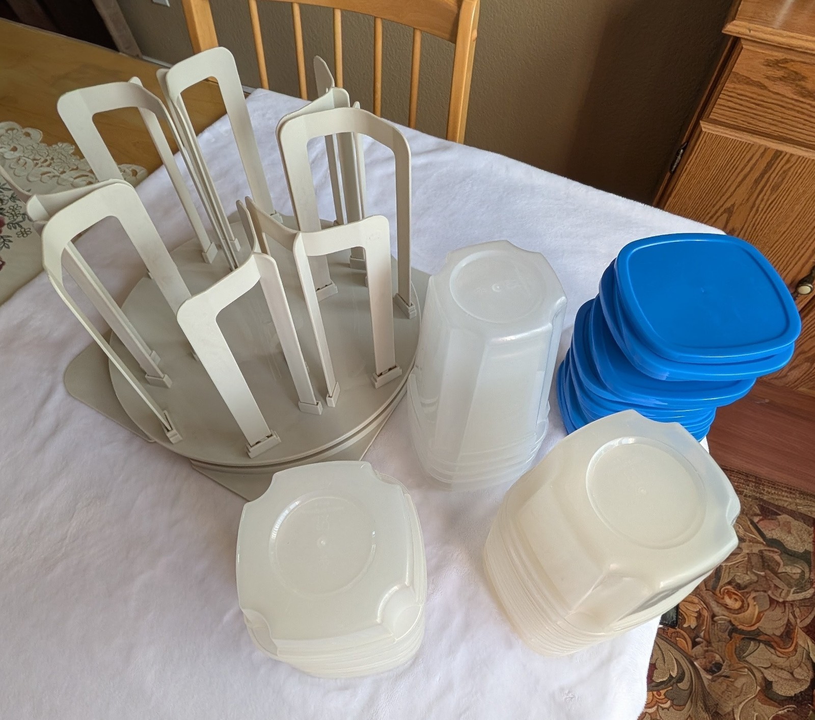 Spin’N’Store Revolving Food Storage System 49 Pieces Compact Stacking 6,12,22 oz