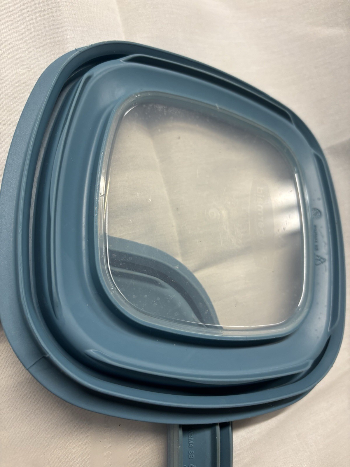 Lot Of 2 -Rubbermaid Storage Container Replacement Lids Only 10M3M4 Teal Blue 7″