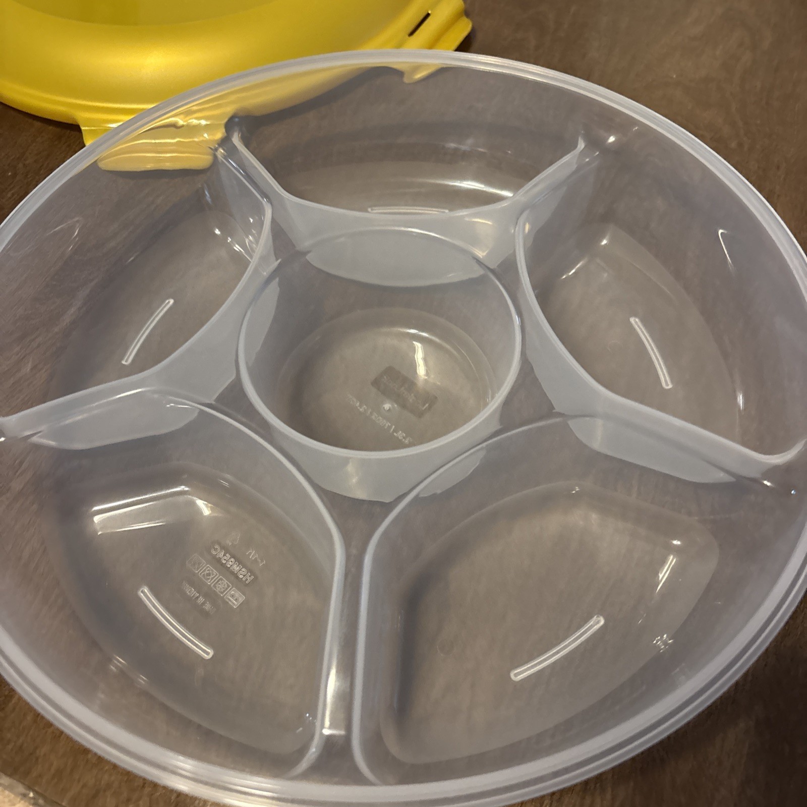 Lock & Lock Divided Container With Lid & Handle In Great Condition