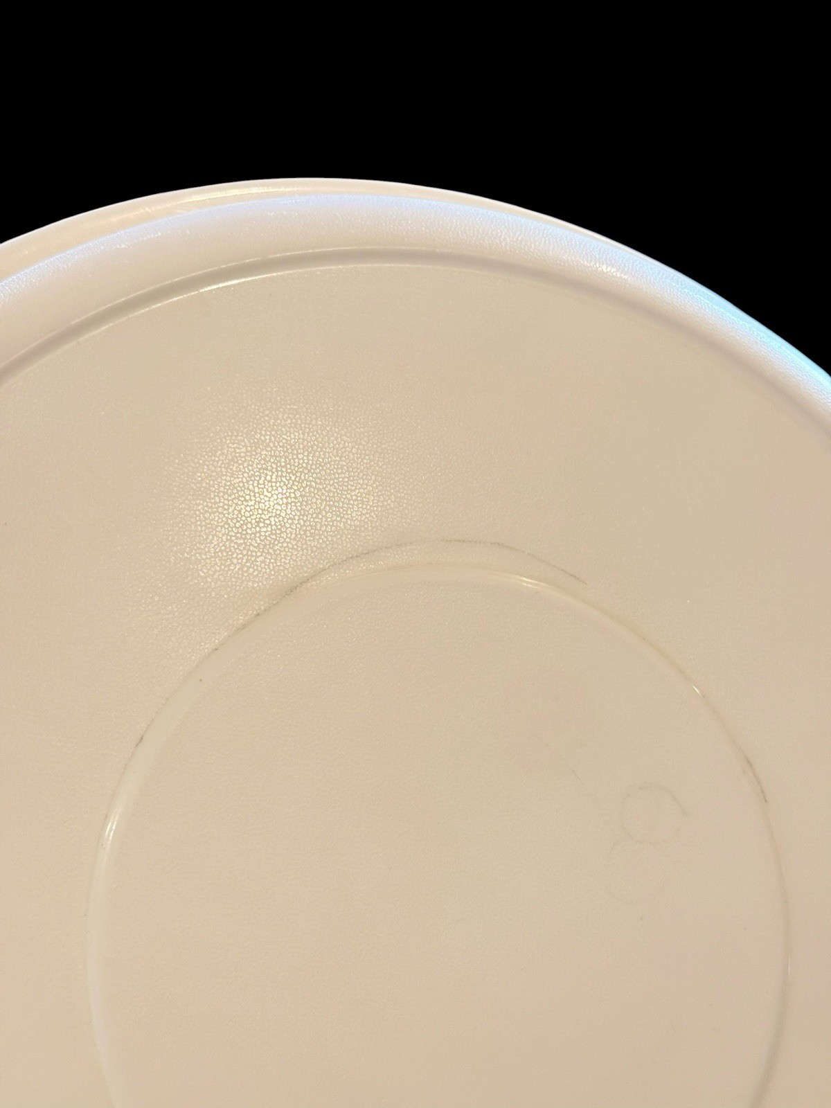Rubbermaid Servin’ Saver # 5 22 Cup Almond Lid Storage Container Round Large