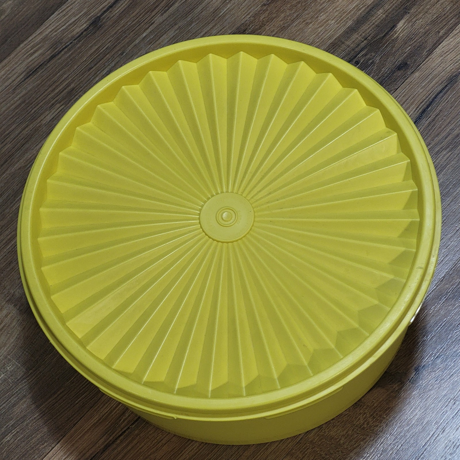 Vintage Tupperware Yellow Round Servalier Storage Container 1204-13 Lid 1205-5