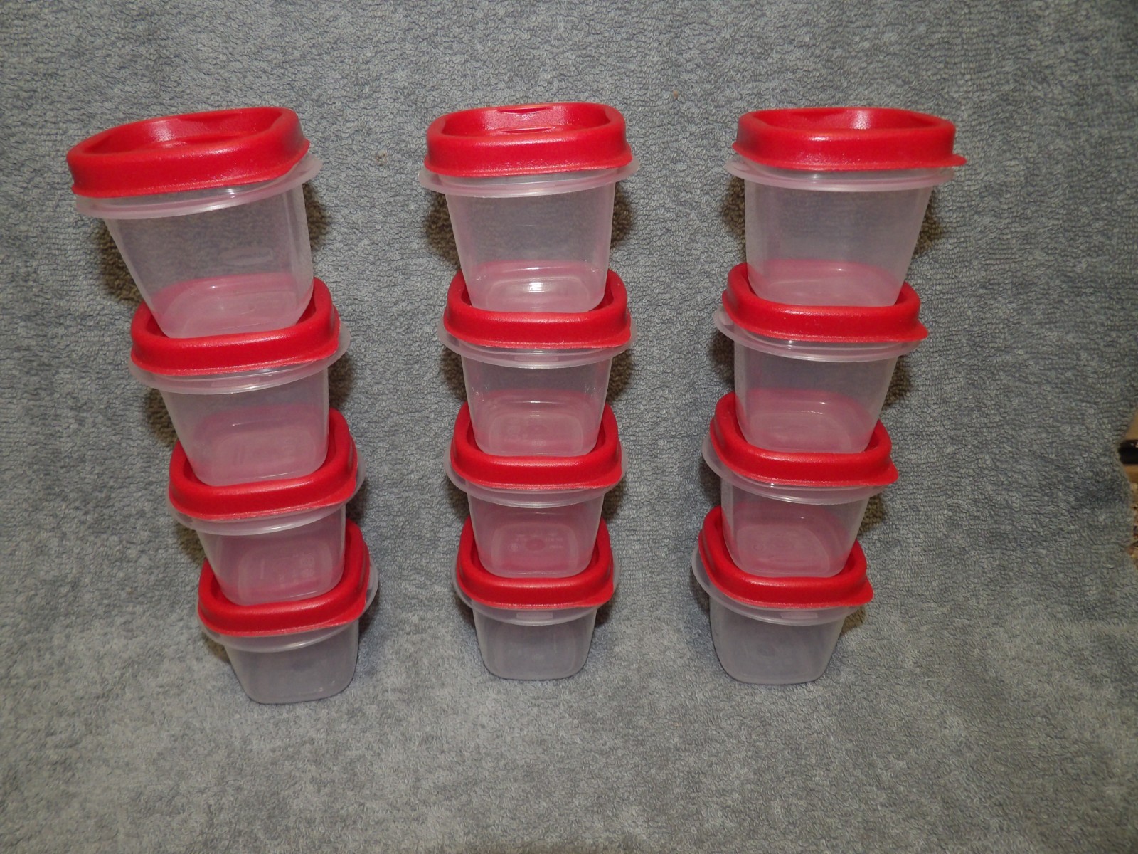 12 Rubbermaid Easy Find Lid Storage Containers 7J53 ~ 0.5 cup / 4oz. Red Lids