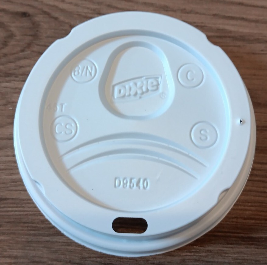 Dixie Case of 1000 D9540 DL9540 White Hot Cup Dome Lids Sip -Thru