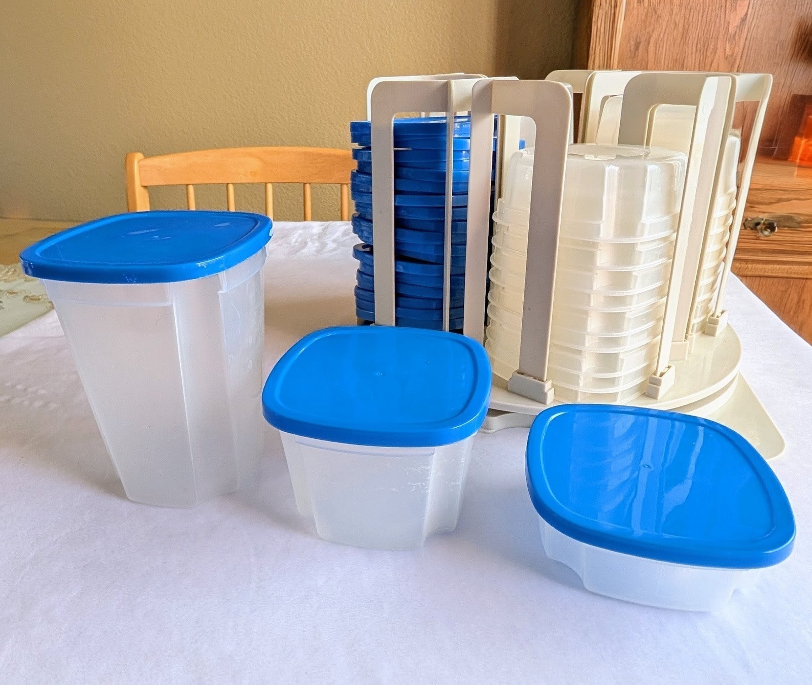 Spin’N’Store Revolving Food Storage System 49 Pieces Compact Stacking 6,12,22 oz